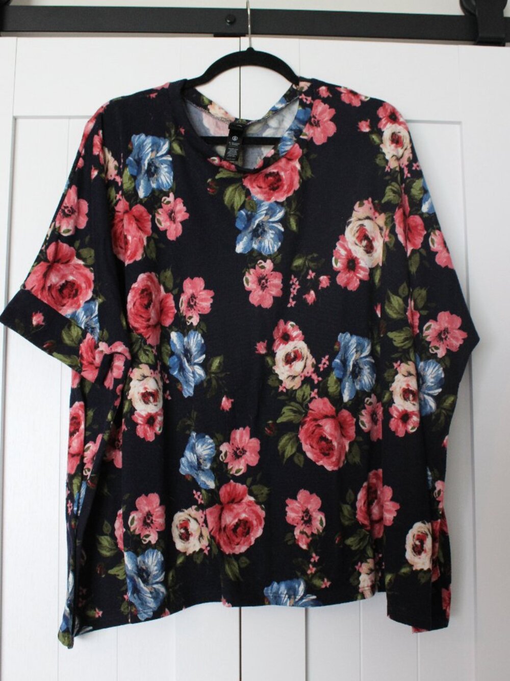 Agnes & Dora Boxy Tee | Women’s XXXL | Navy Floral Print